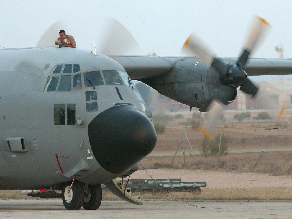 BASE AEREA DE ZARAGOZA / HERCULES CON DESTINO AFGANISTAN- REPATRIACION DE CADAVERES ACCIDENTE DE HELICOPTERO / 16-08-05 / FOTO: JUAN CARLOS ARCOS 74AC9920.jpg