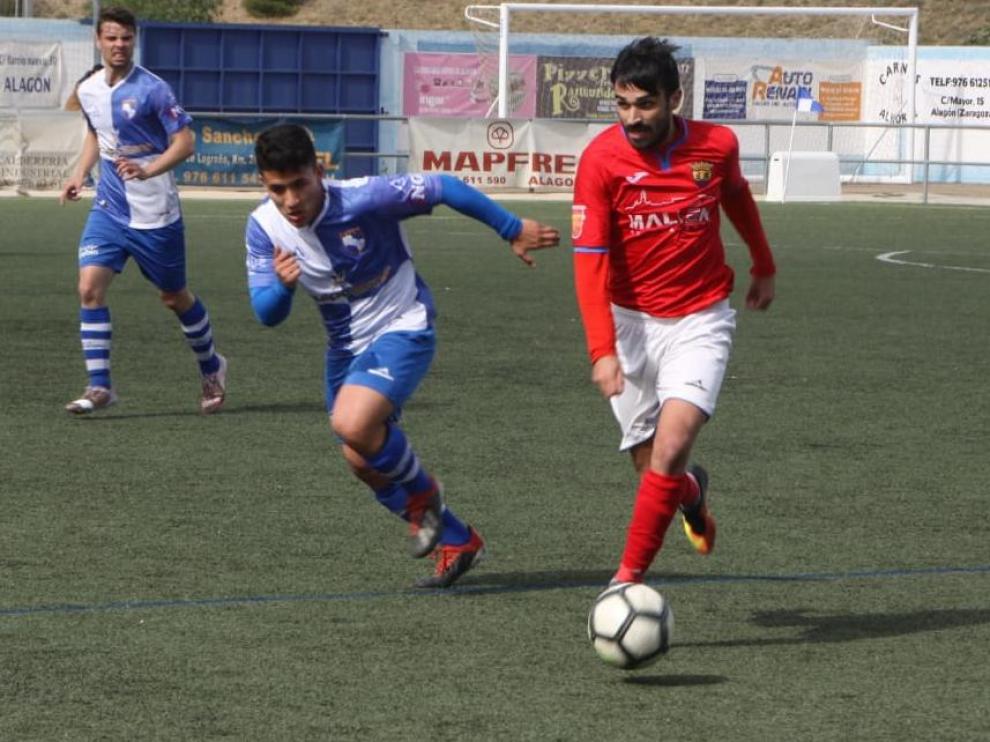 Un lance del partido entre el Villa de Alagón y Mallén.