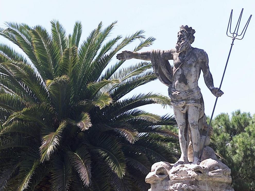 En Zaragoza, los ángeles protectores se reúnen junto a la estatua de Neptuno.