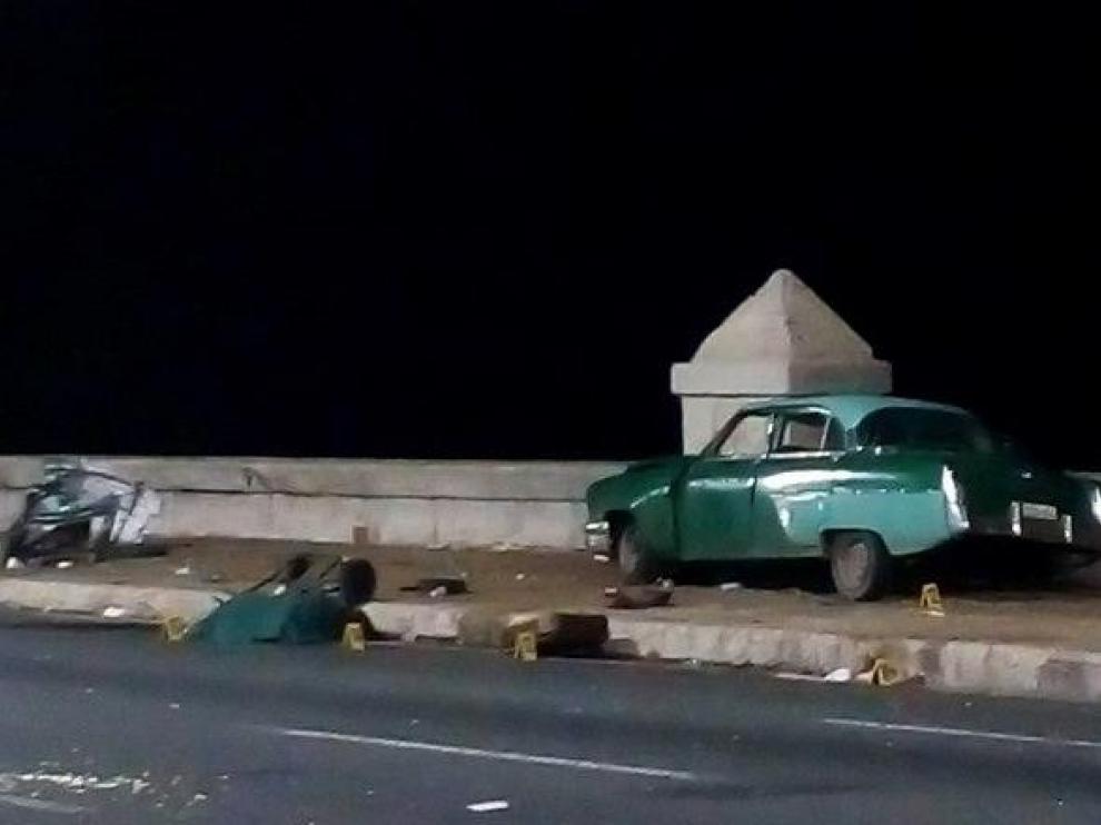 El automóvil, tras el accidente en la popular avenida Malecón de La Habana, donde atropelló a un grupo de transeúntes.