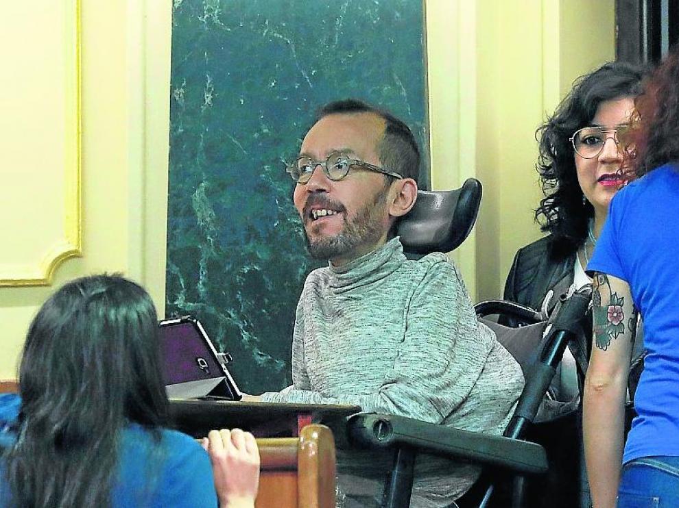 Pablo Echenique de Unidas Podemos por Zaragoza, se tuvo que instalar en el 'gallinero'.