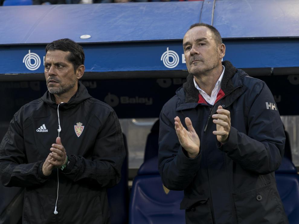 Víctor Fernández, a la derecha, junto a su ayudante José Luis Rodríguez Loreto.