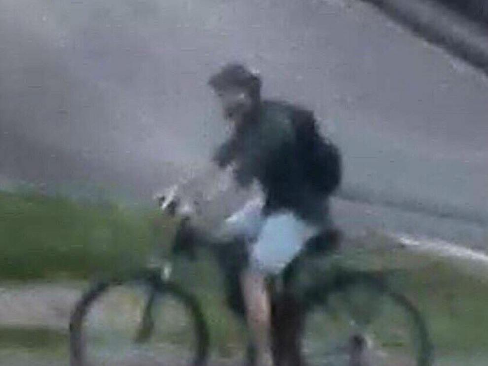 Imagen difundida por la policía francesa del sospechoso de poner el paquete bomba en Lyon