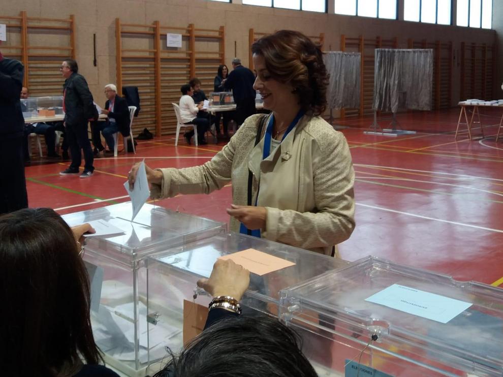 Emma Buj vota en Teruel.