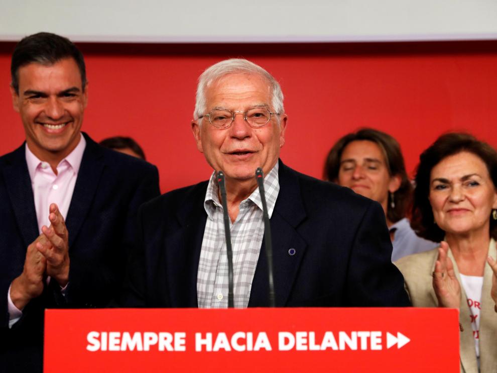 Borrell, junto a Pedro Sánchez, tras conocerse los resultados de las elecciones europeas.