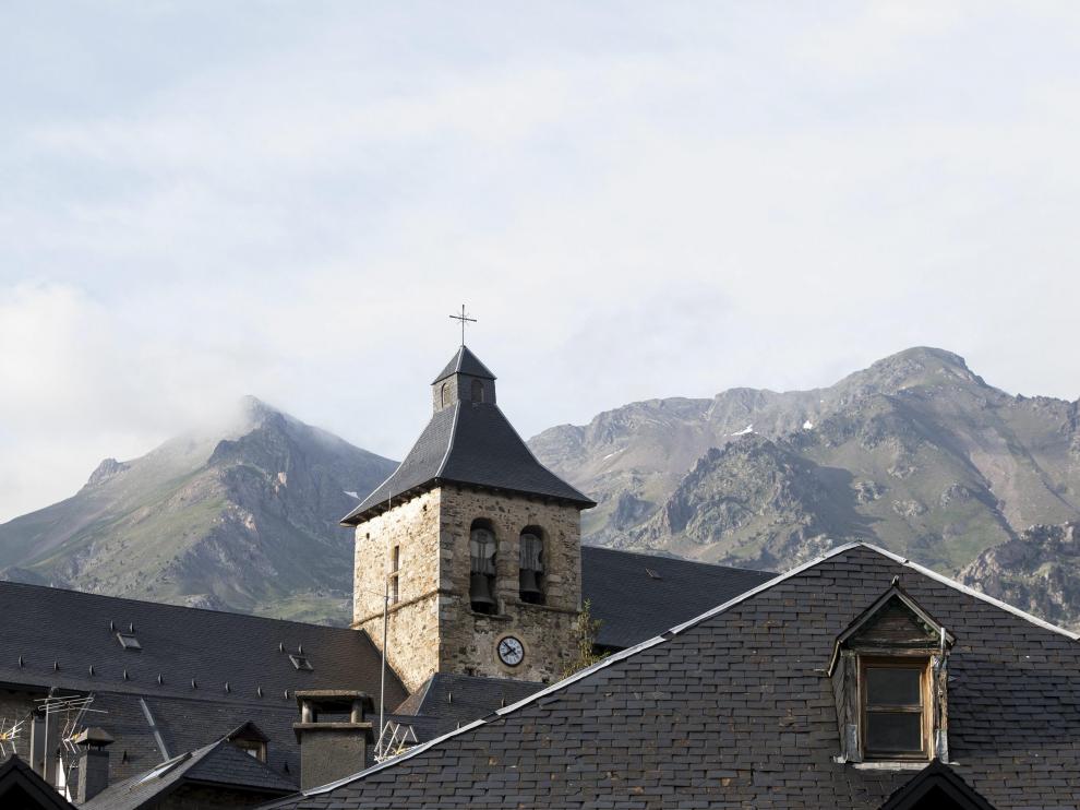 Sallent de Gállego, capital del valle de Tena, cuenta con numerosos senderos en su entorno.