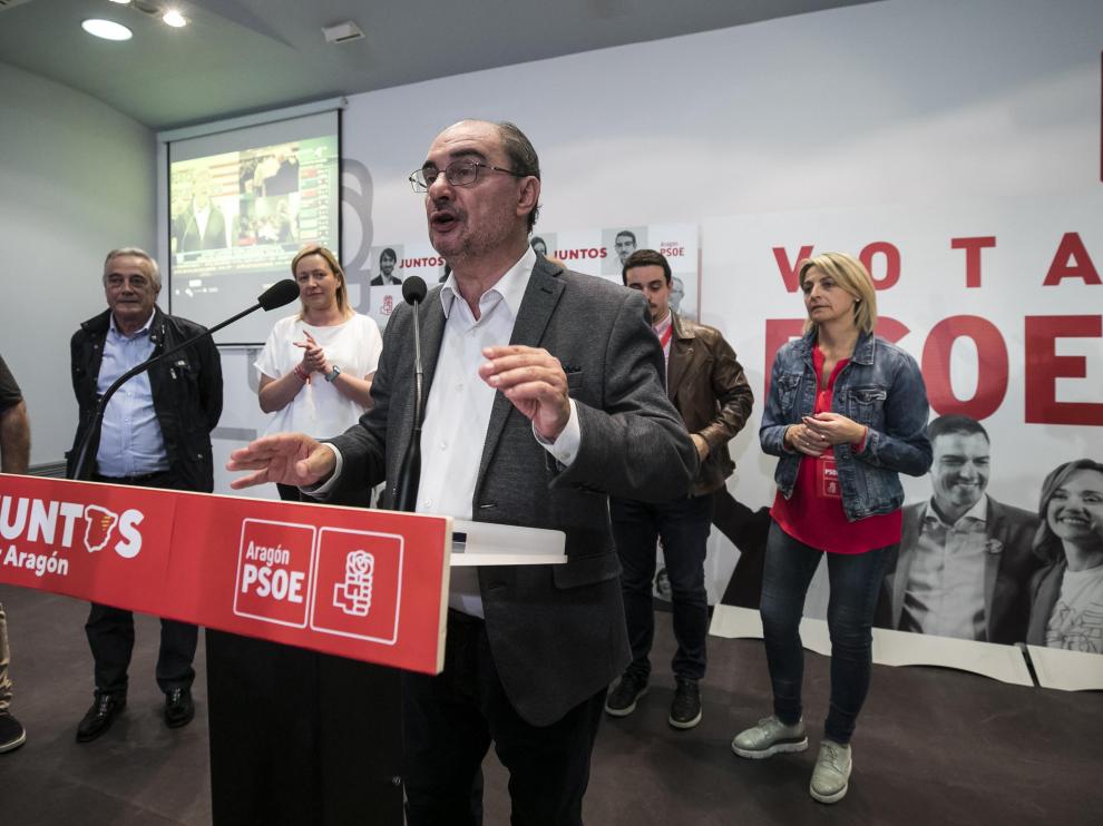 Lambán, en la sede del PSOE durante la noche electoral