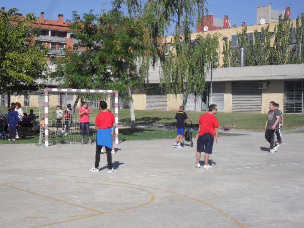 Patio del colegio Jean Piaget, uno de los centros donde hay colonias de verano para niños con necesidades especiales.