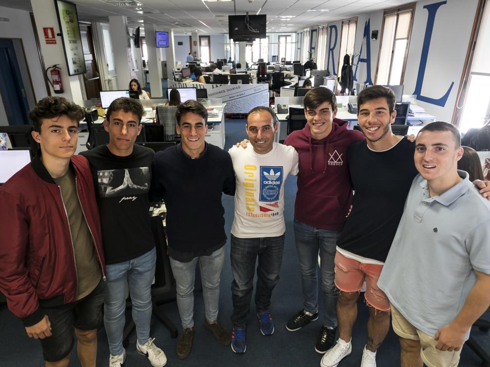 De izquierda a derecha: Alejandro Francés, Alejandro Vela, Jaime Sancho, Iván Martínez (entrenador), Francho Serrano y Nacho Alastuey
