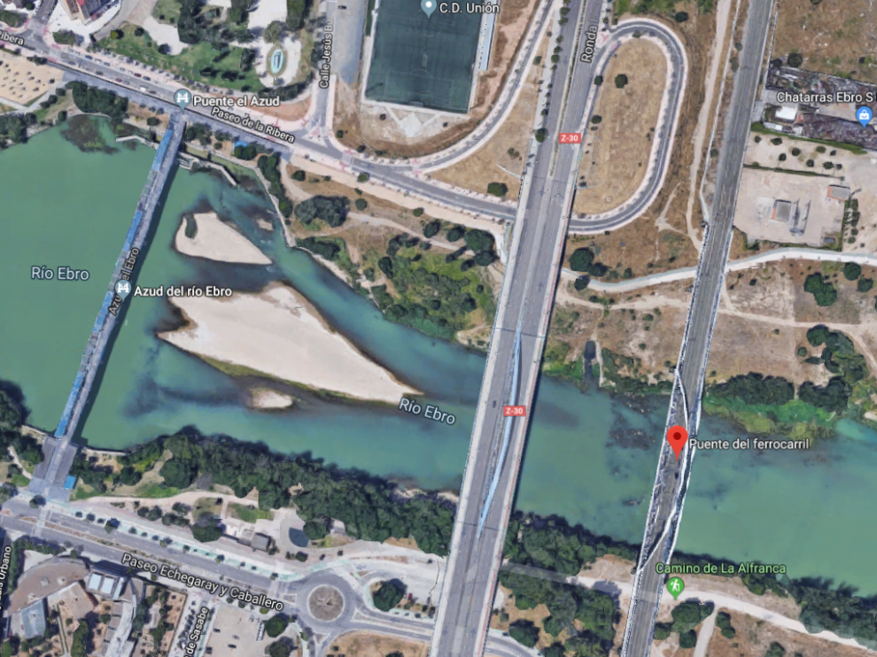 La mujer ha sufrido el accidente de kayak junto al Azud del Ebro, los Bomberos han encontrado el cadáver flotando junto al puente del Ferrocarril.