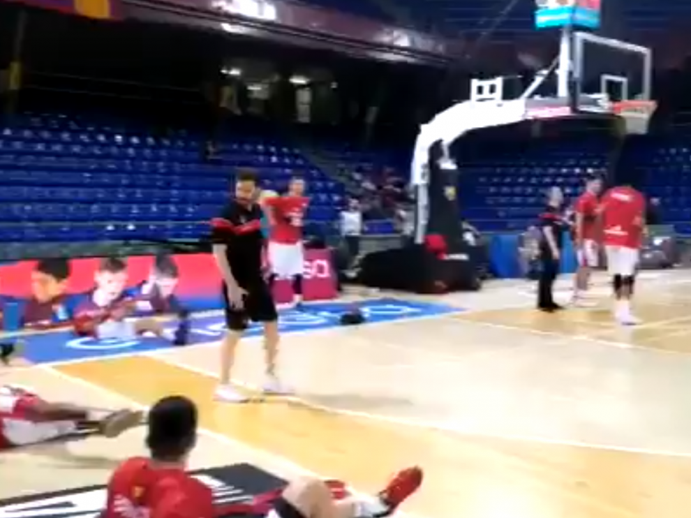 Los jugadores del Tecnyonta se preparan para el partido.