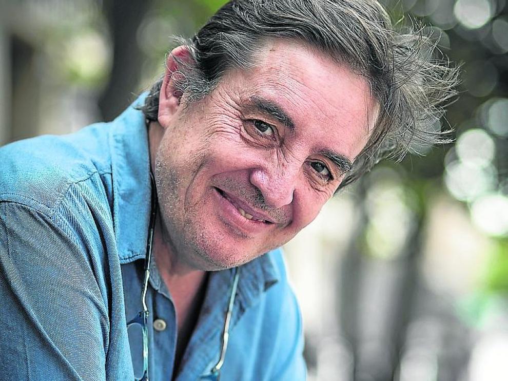 García Montero firmó en Zaragoza ‘Las palabras rotas’.