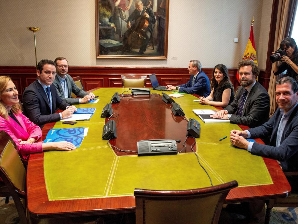 Reunión entre PP y Vox.