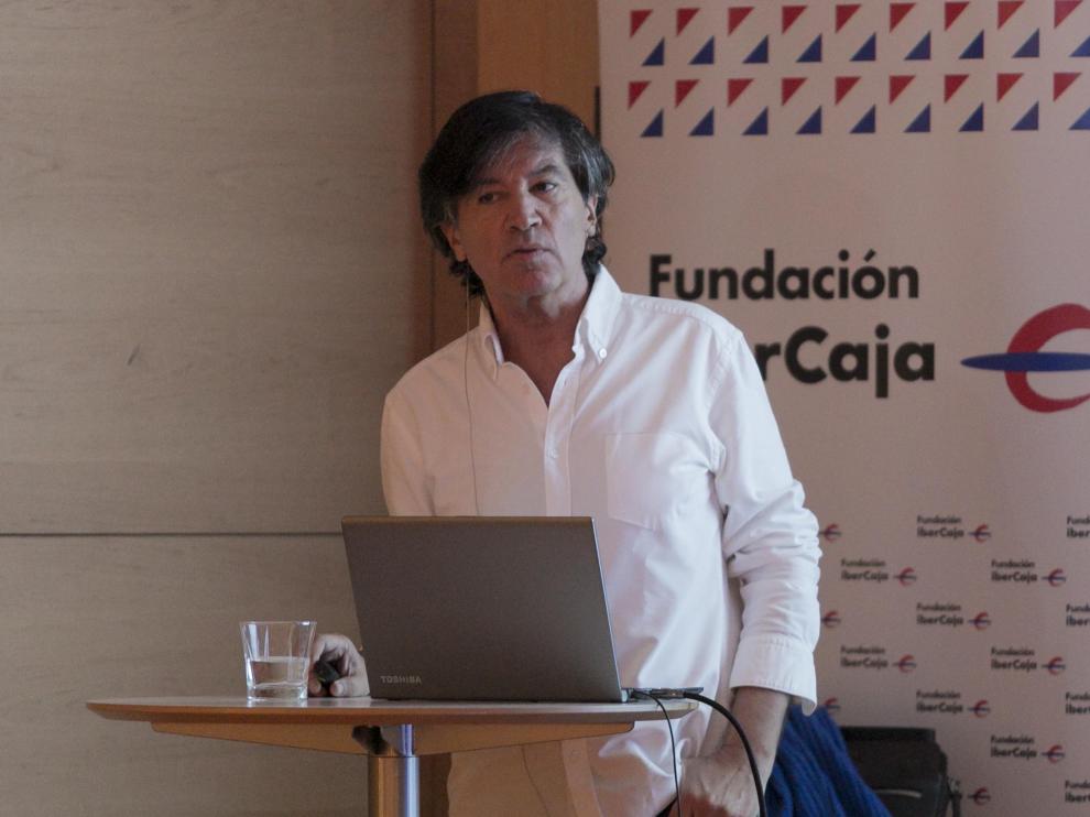 López Otín en la presentación del libro en el palacio de Villahermosa.
