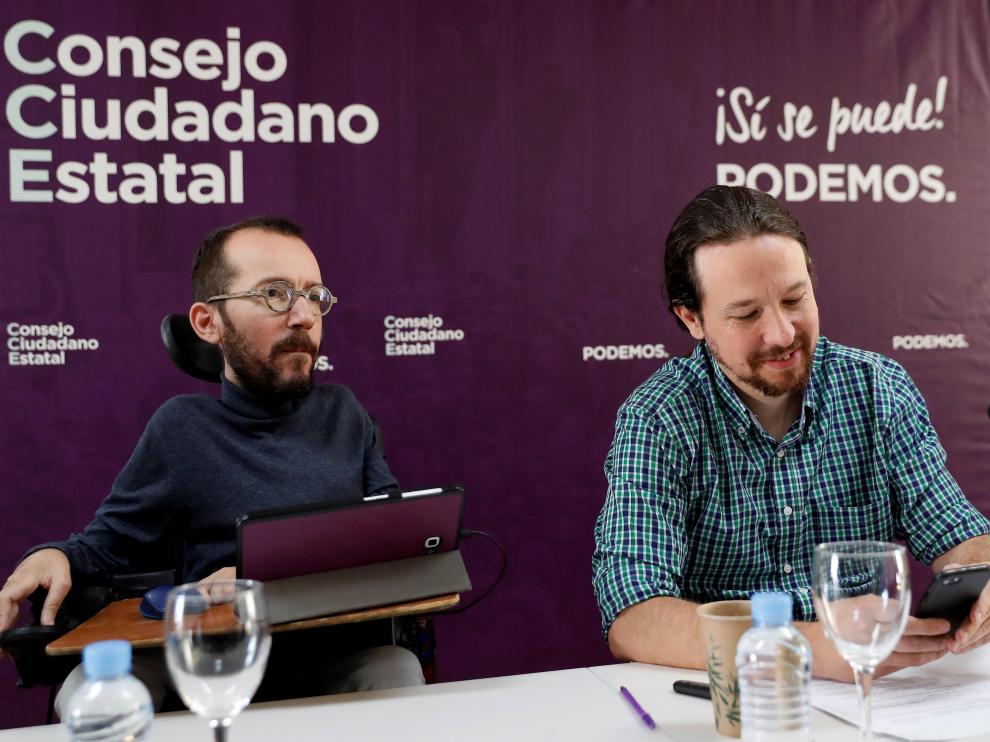 Pablo Echenique y Pablo Iglesias este sábado en el Consejo Ciudadano Estatal de Podemos.