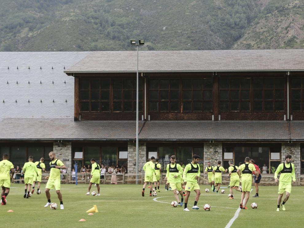 Entrenamiento de la SD Huesca durante su pretemporada de 2018 en Benasque.