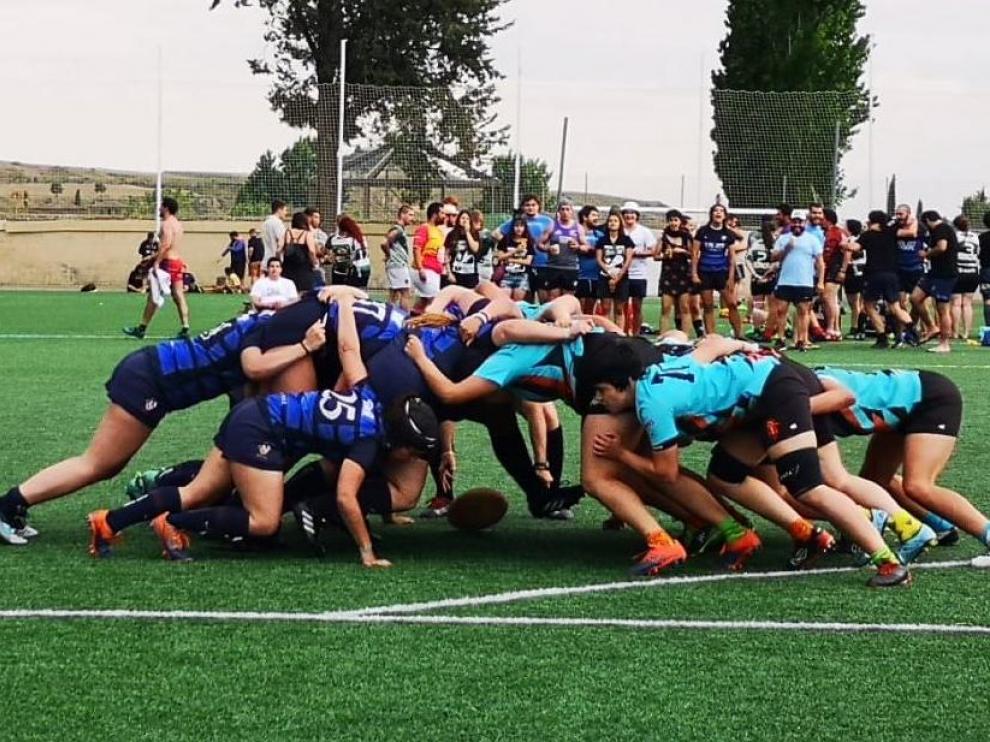 Monzón acogió la cuarta edición del Fat Rugby.