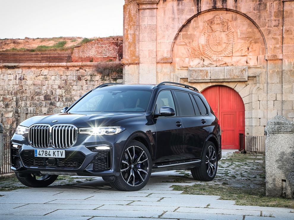 Más de cinco metros de longitud, siete plazas, motores de hasta 400 CV y llantas de hasta 22 pulgadas de diámetro. El nuevo X7 impone.