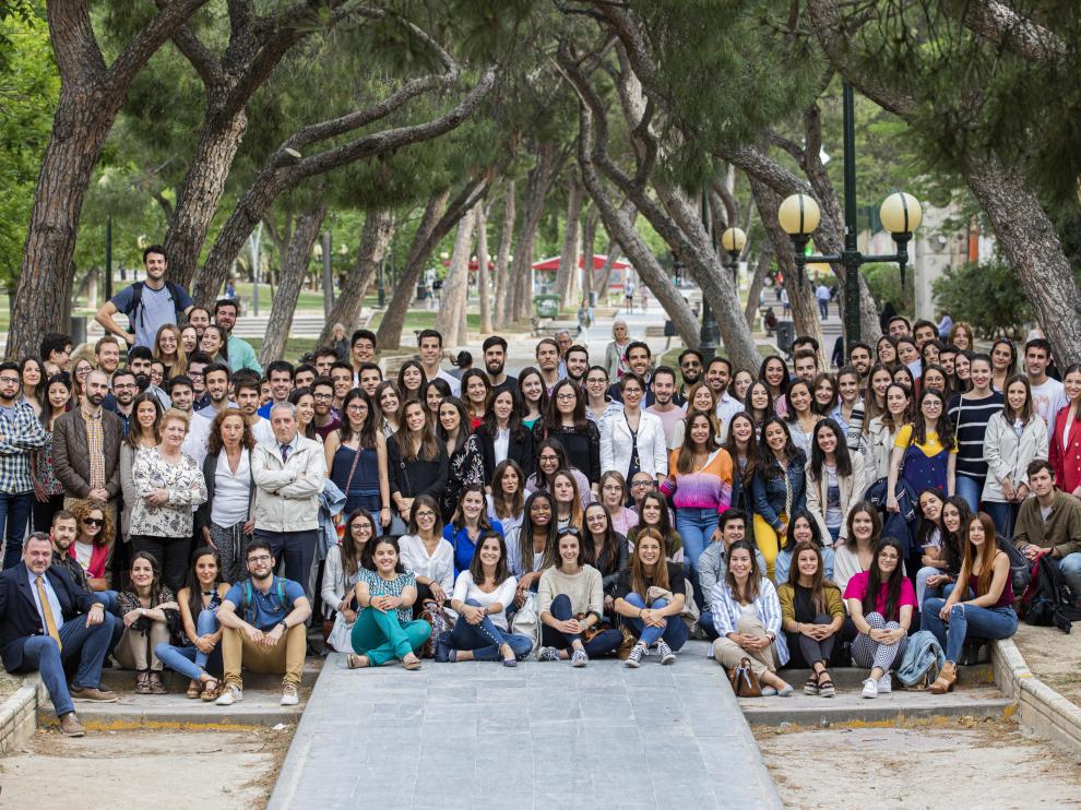 Los médicos residentes que se incorporan este año a los centros sanitarios de la provincia Zaragoza, durante el acto de bienvenida del Colegio de Médicos de Zaragoza.