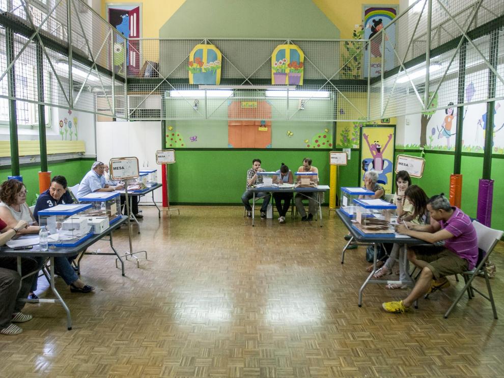 Un colegio electoral en Zaragoza.