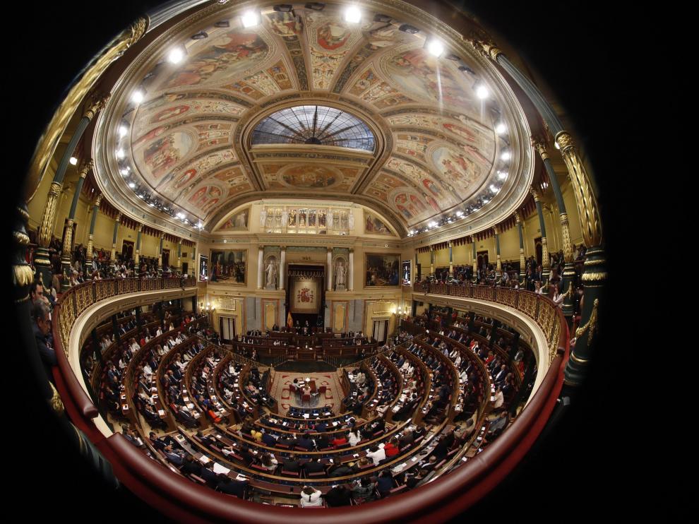 Se comprende que a muchos ciudadanos la política les parezca un guirigay.