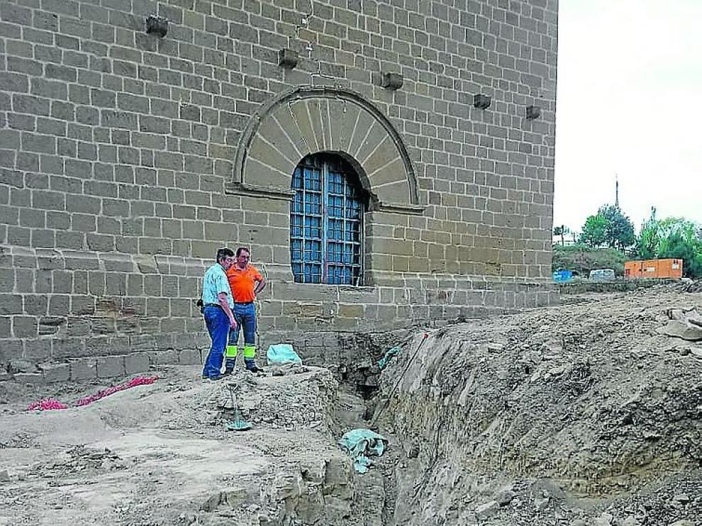 Imagen de la gran falla que afecta a la estabilidad de la iglesia.