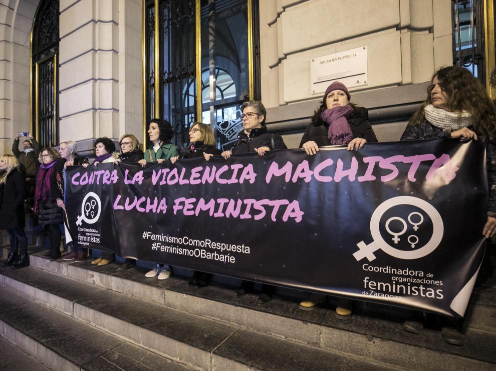 Concentración en Zaragoza contra la violencia de género.