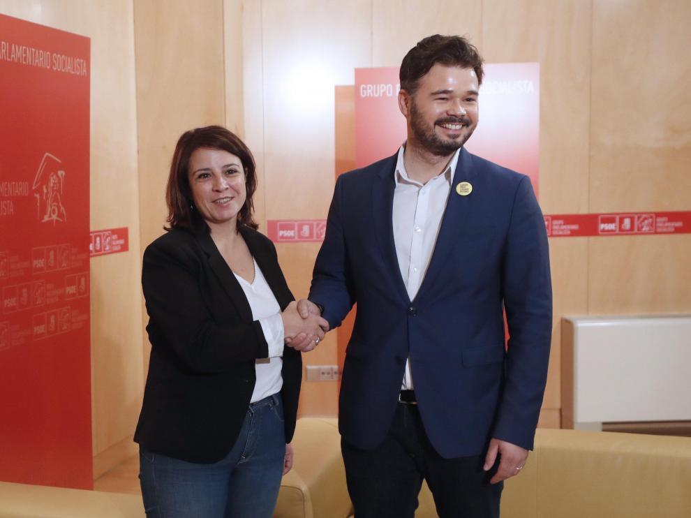 Gabriel Rufián y Adriana Lastra tras la reunión que han mantenido la mañana de este jueves.