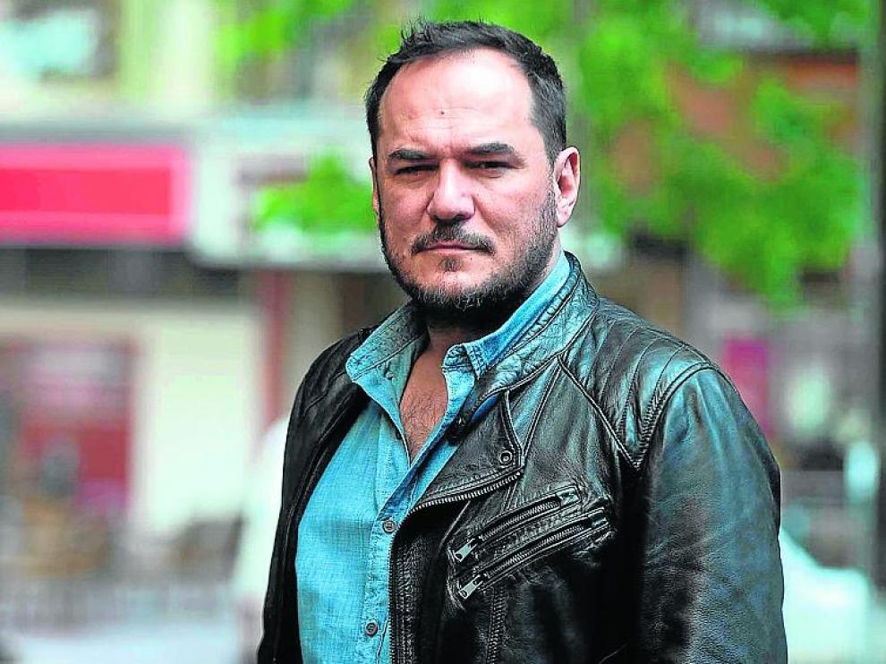 Ismael Serrano se mantiene firme en su compromiso.