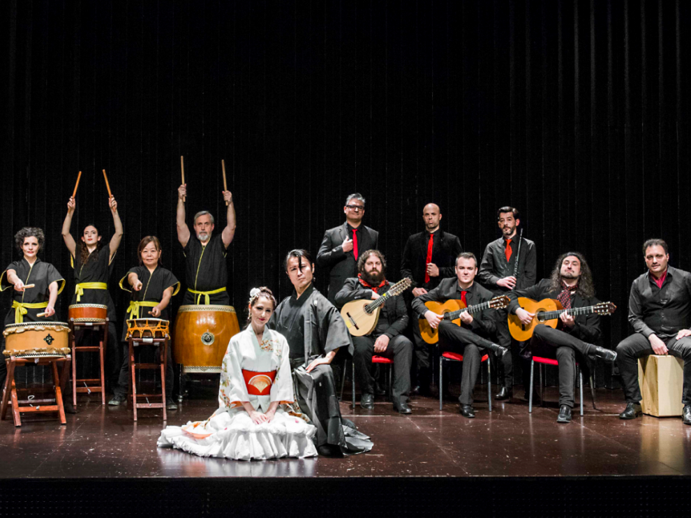 Los músicos e intérpretes que participan en el espectáculo de ópera flamenca ‘Keicho’, como cierre del Festival Flamenco de Zaragoza.