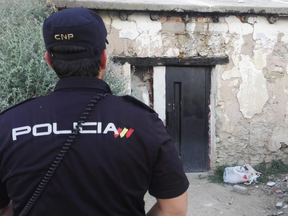 Descubren un punto de venta de droga en una cueva de Calatayud.