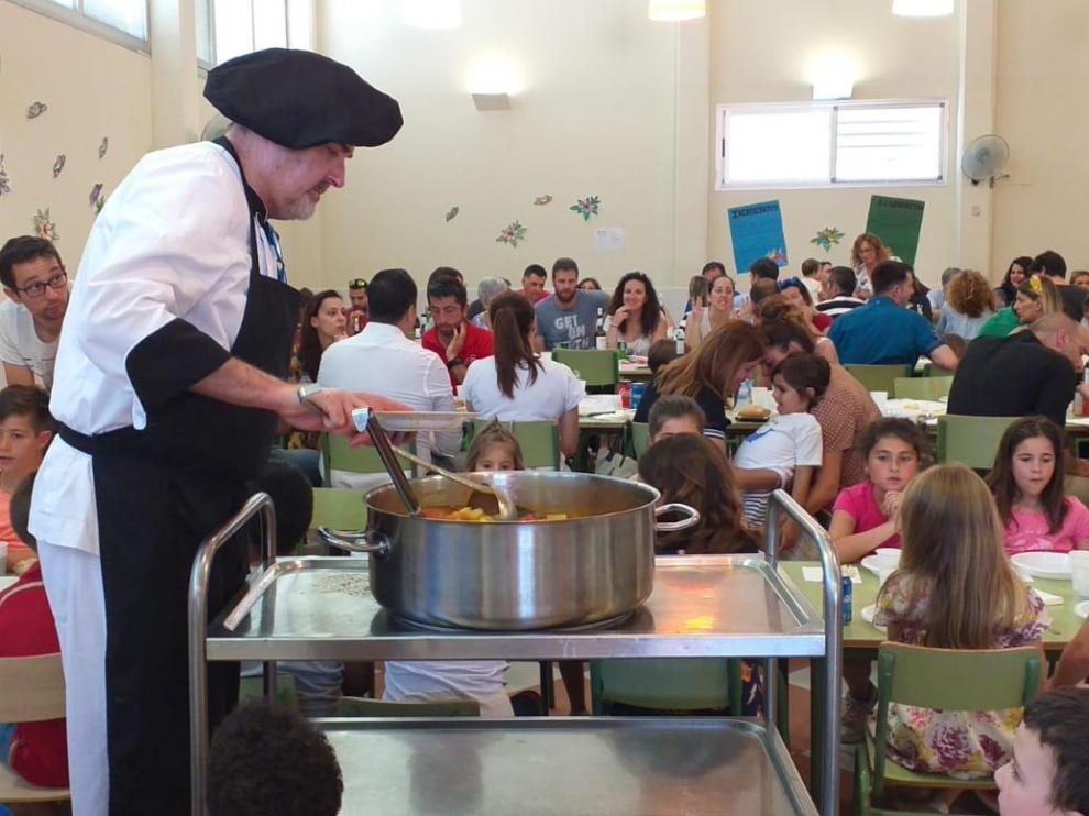 Unas 40 familias degustaron, junto con sus hijos, un delicioso menú elaborado por Serfín.
