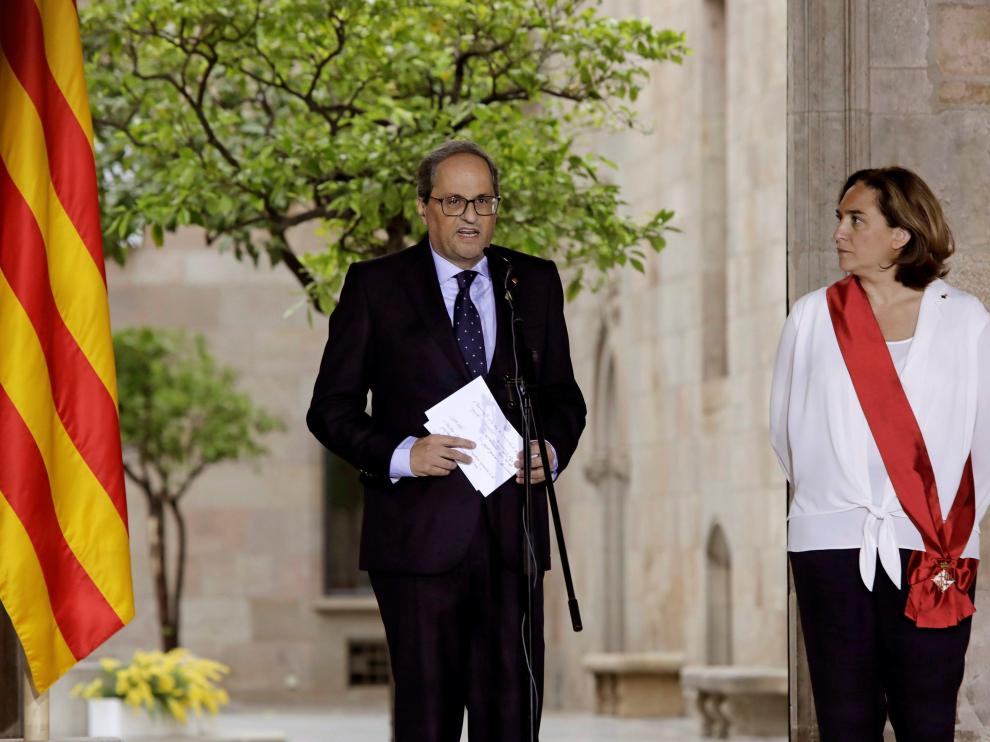El presidente de la Generalitat, Quim Torra, con la alcaldesa de Barcelona, Ada Colau.