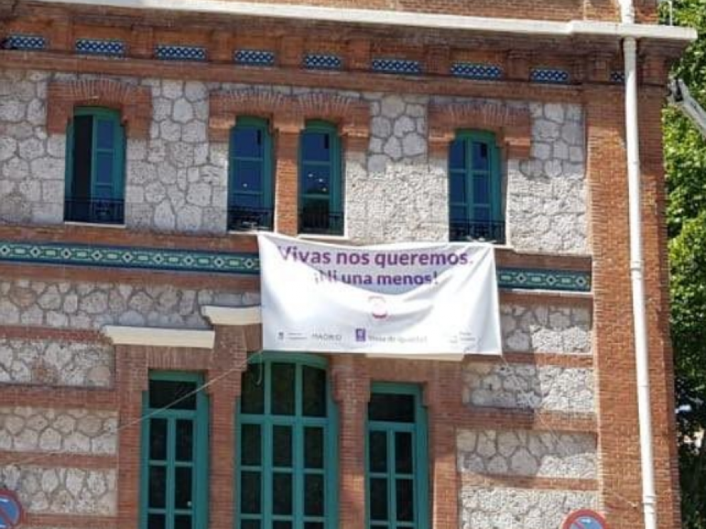 La pancarta retirada por el PP en Arganzuela.