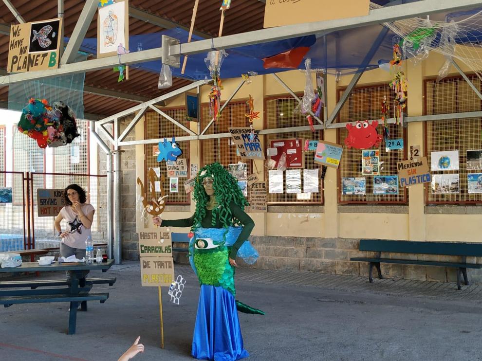 Neptuno, rey de los mares, visitó a los pequeños
