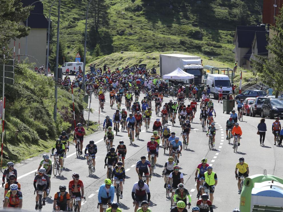 La Quebrantahuesos ha congregado de nuevo a miles de apasionados por el ciclismo.