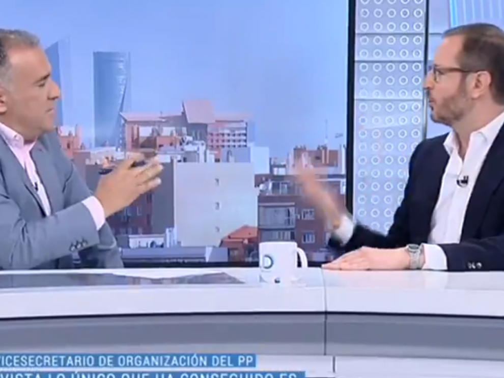 El periodista Xabier Fortes con Javier Maroto