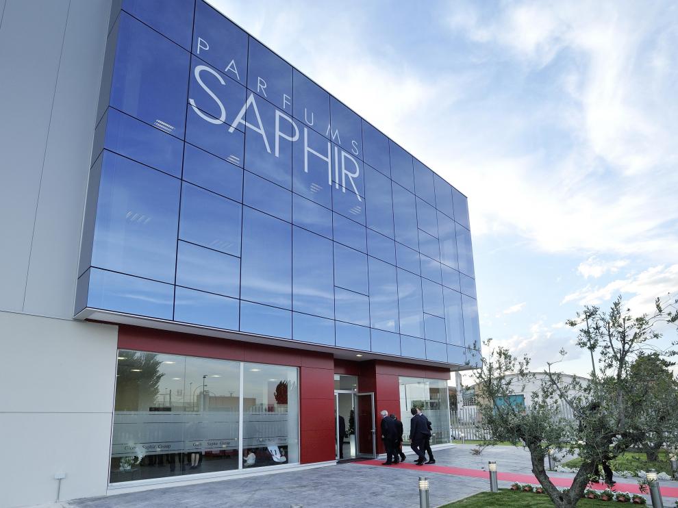 La central de Grupo Saphir Parfums está situada en el polígono de Malpica, Zaragoza.