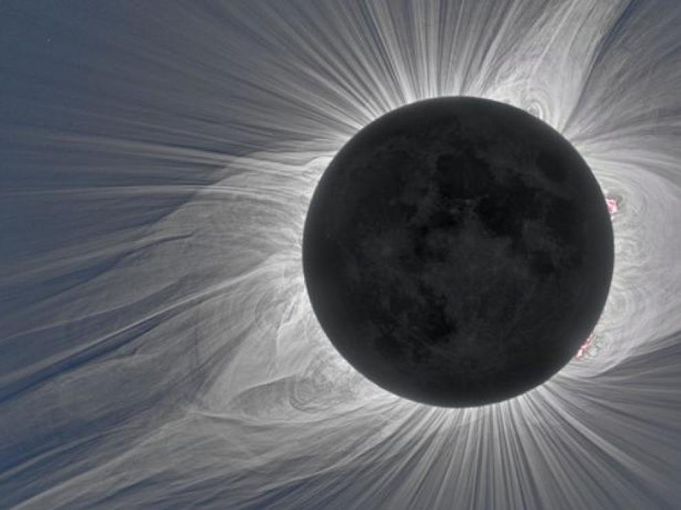 Corona del sol brillando durante un eclipse solar total
