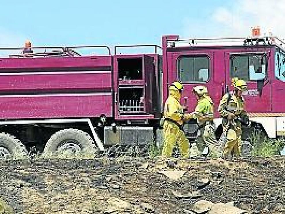 Entre los efectivos desplegados se encuentran las autobombas.