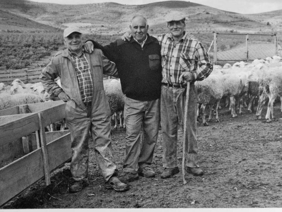 José Luis Solanas, José Pérez y Pascual Solanas, en una de las fotografías del libro.