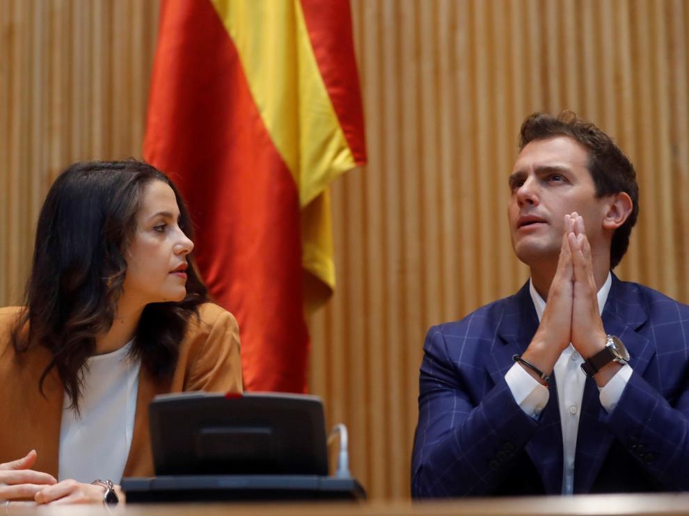 Inés Arrimadas junto a Albert Rivera este jueves por la mañana en la reunión del grupo parlamentario de Cs.