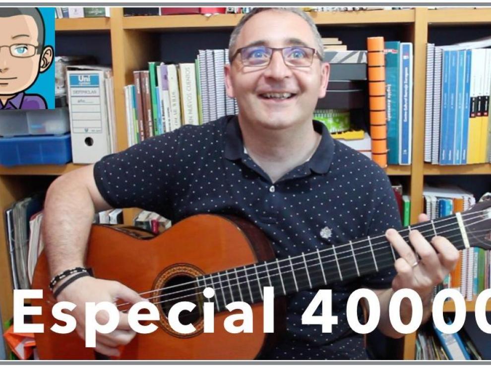Miguel Ángel Miguel, profesor de matemáticas y youtuber celebra los 40.000 seguidores de su canal.