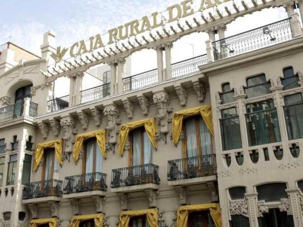 Sede de la Caja Rural de Aragón (Bantierra) en la calle Coso de la capital aragonesa
