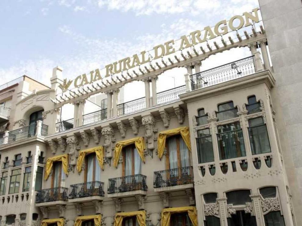 Sede de la Caja Rural de Aragón (Bantierra) en la calle Coso de la capital aragonesa