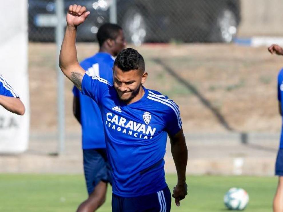 El colombiano Luis Suárez, en el entrenamiento de este viernes por la tarde en la Ciudad Deportiva del Real Zaragoza.