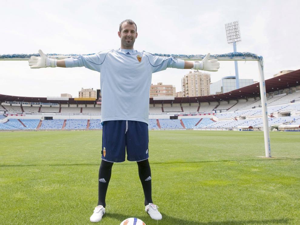 Presentación de Doblas con el Real Zaragoza.