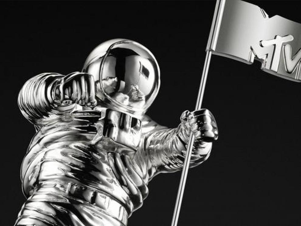 La estatuilla de los premios MTV Video Music Awards, instituidos en 1984 para los mejores videoclips del año, es un astronauta plantando una bandera.