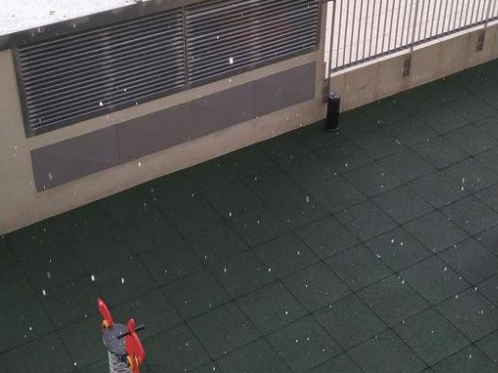 Granizo caído en Zaragoza, en zonas como el Actur o la avenida de Cataluña.