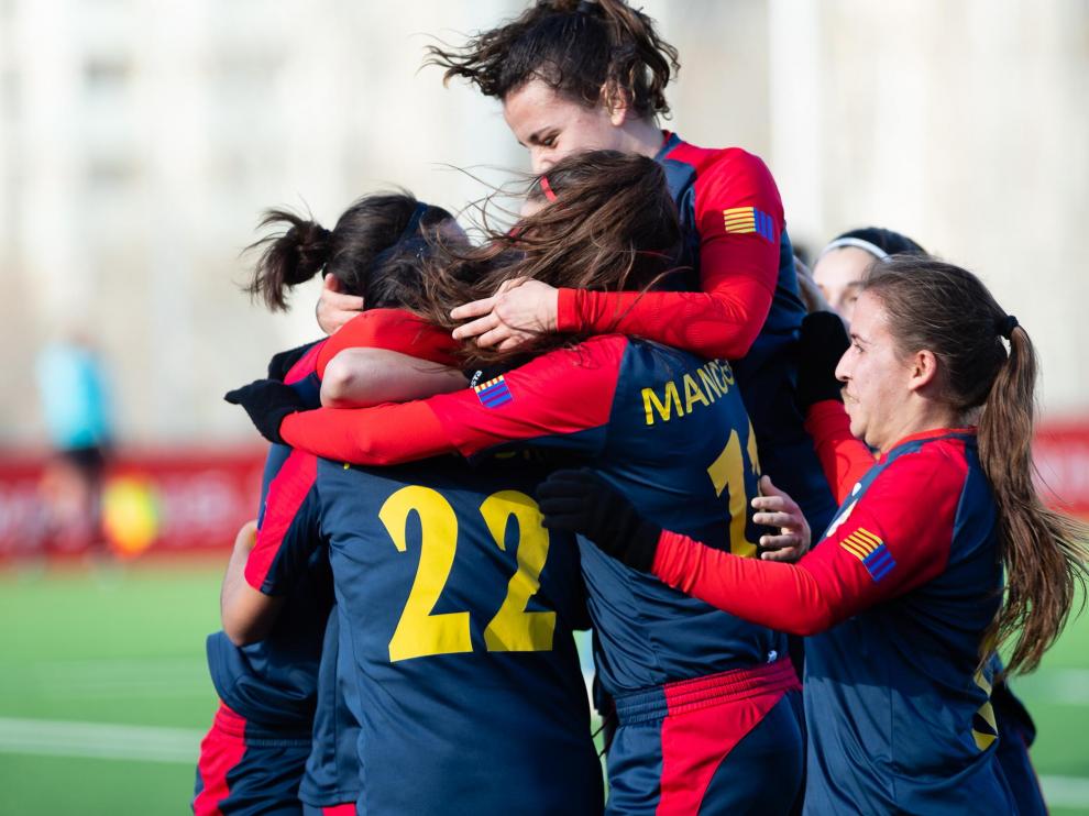 Las jugadoras del CD Oliver celebran un gol en un partido del pasado curso en Segunda División